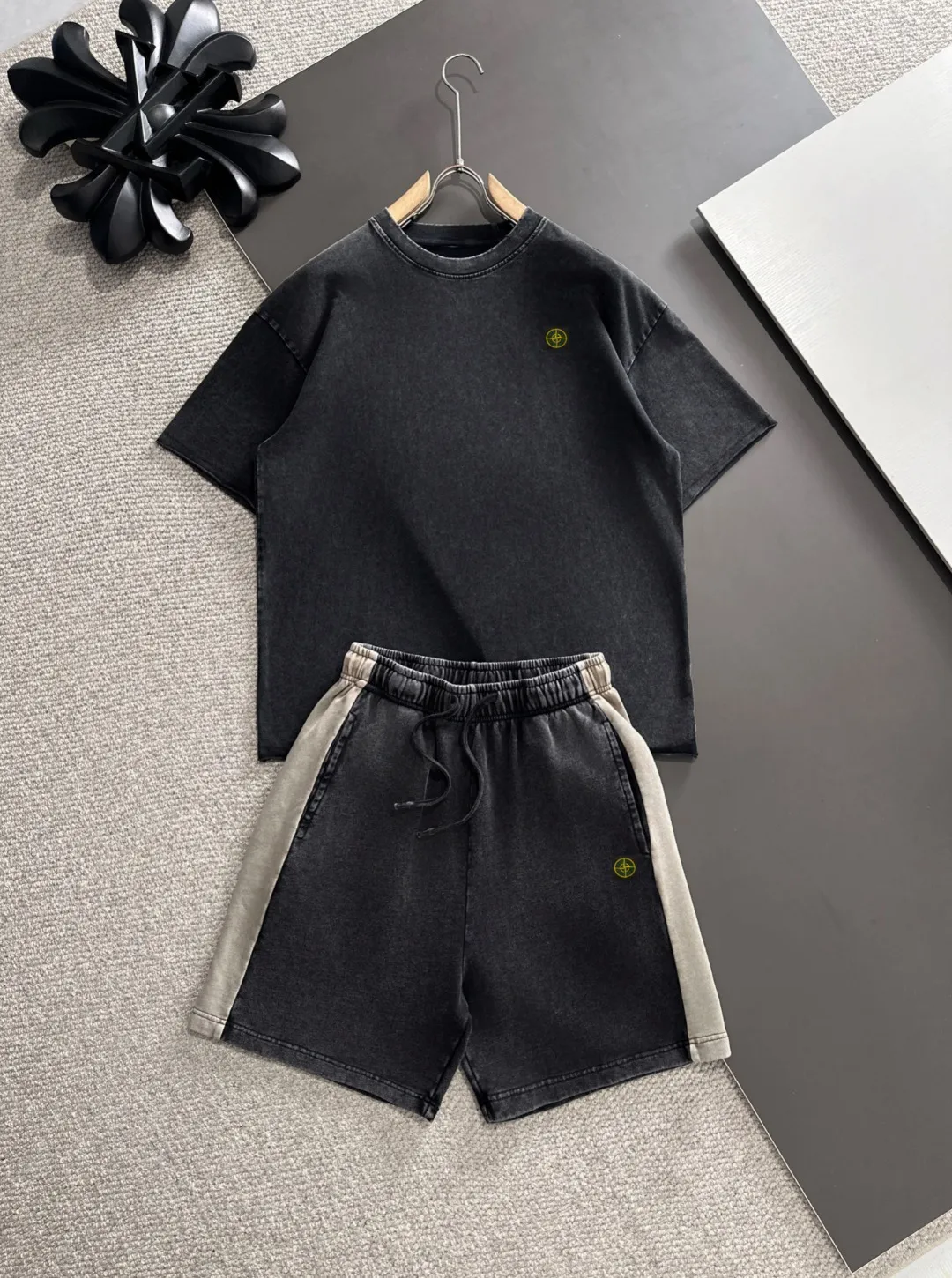Next day shipping P460 Stone lsland/stone island high quality 2025 spring and summer new casual heavy industry suit exclusively developed by yb! High quality production! Imported custom-made fabrics for foreign orders, with high breathability and comfort, impeccable details, brand element design concept, delicate and soft feel! It presents a casual cut and the upper body shape is great! On sale simultaneously on the official website! From a high-end men's positioning brand, the low-key luxury taste is irresistible! Exquisite workmanship and impeccable quality! The overall style is simple, fashionable and timeless, fully meeting the requirements of stylish and tasteful dressing! Size: S-XXL